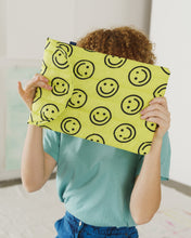 Load image into Gallery viewer, Puffy Laptop Sleeve / Yellow Happy
