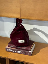 Load image into Gallery viewer, Diff Hobo Signiture Bag - Burgundy
